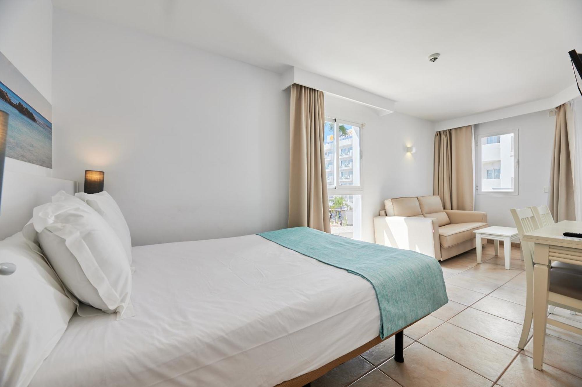 Aluasun Continental Park Hotel & Apartments Playa de Muro  Dış mekan fotoğraf
