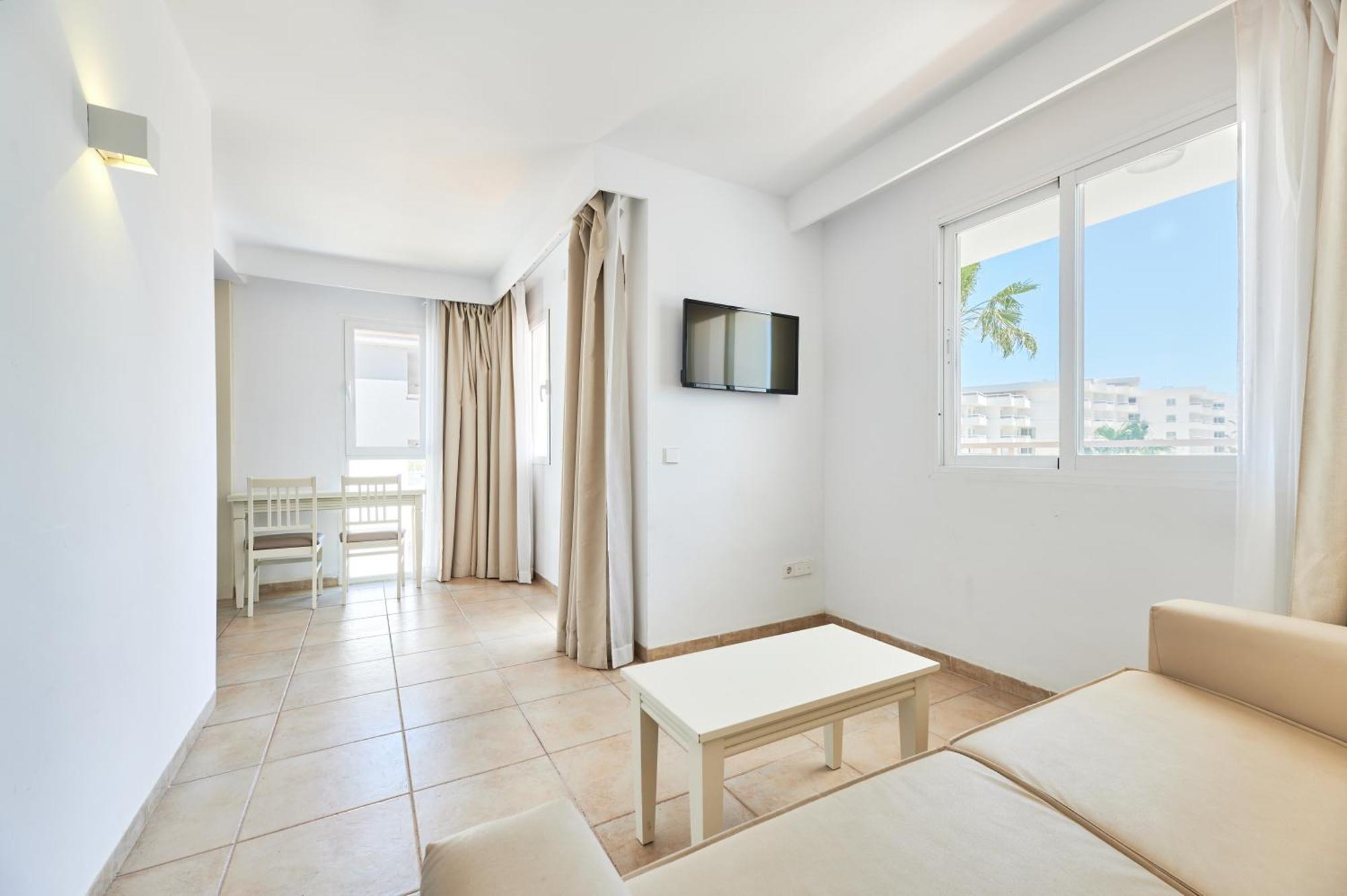 Aluasun Continental Park Hotel & Apartments Playa de Muro  Dış mekan fotoğraf