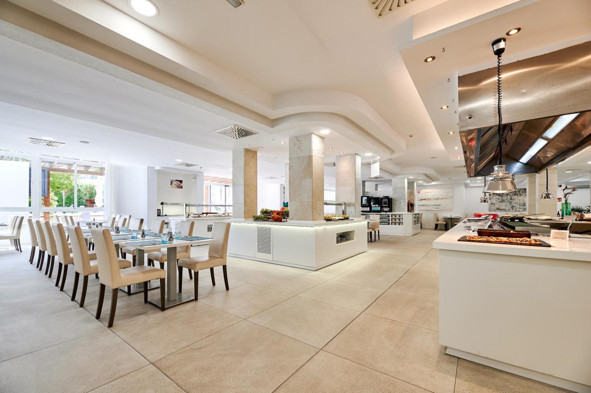 Aluasun Continental Park Hotel & Apartments Playa de Muro  Dış mekan fotoğraf