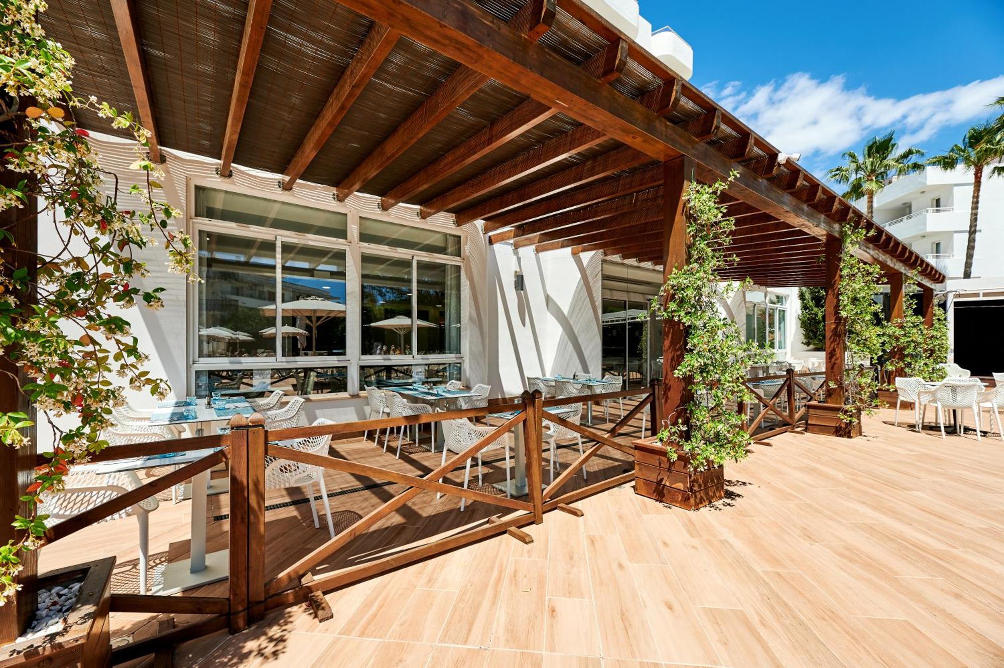 Aluasun Continental Park Hotel & Apartments Playa de Muro  Dış mekan fotoğraf