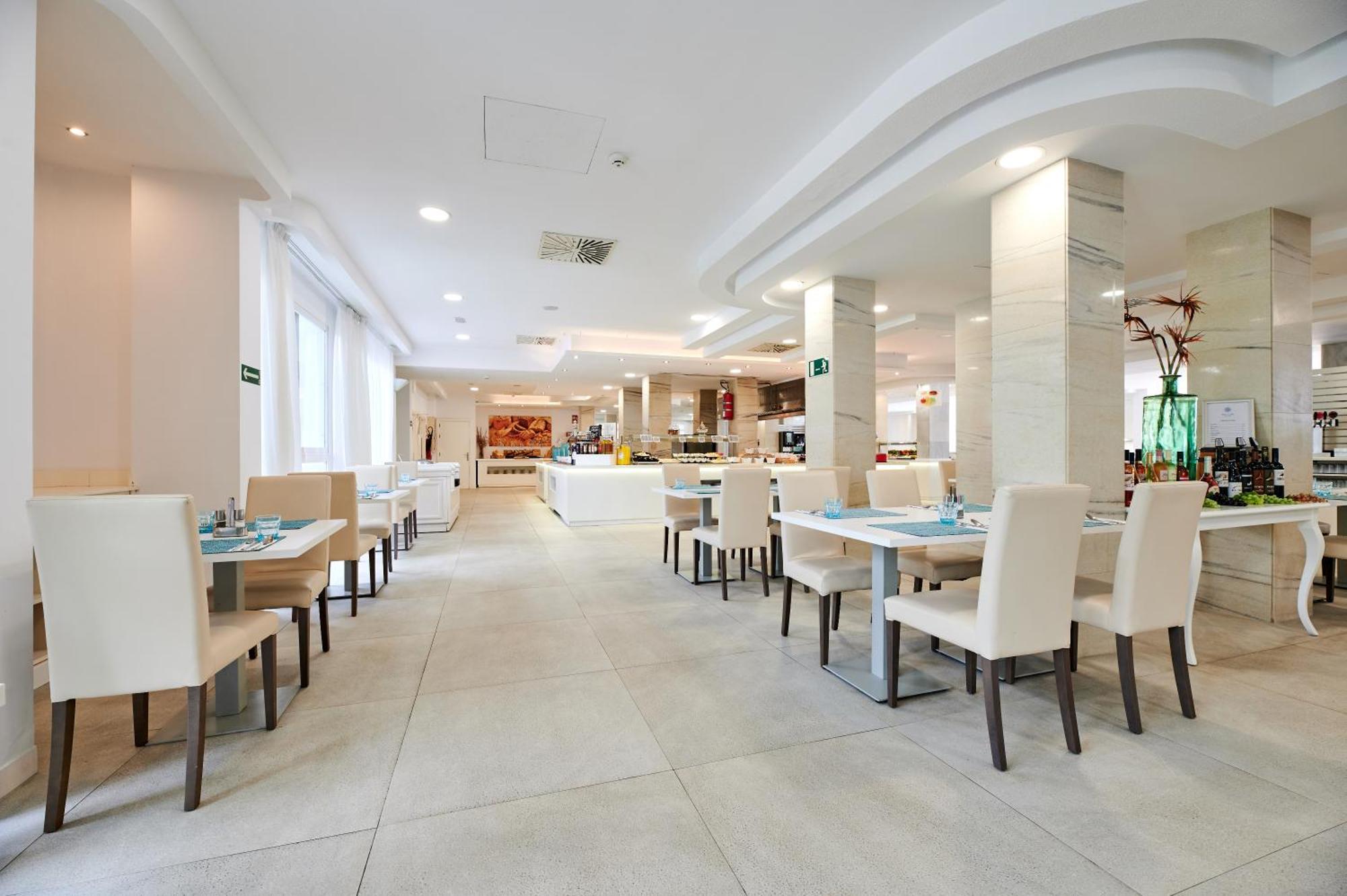 Aluasun Continental Park Hotel & Apartments Playa de Muro  Dış mekan fotoğraf