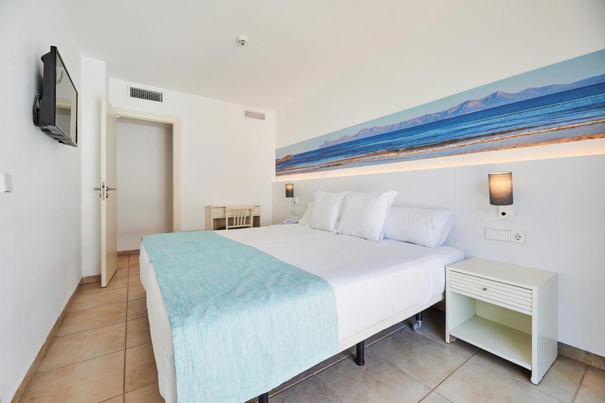 Aluasun Continental Park Hotel & Apartments Playa de Muro  Dış mekan fotoğraf