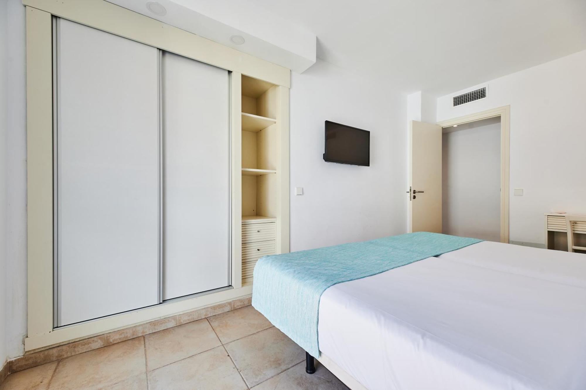 Aluasun Continental Park Hotel & Apartments Playa de Muro  Dış mekan fotoğraf