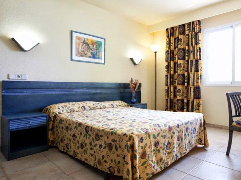 Aluasun Continental Park Hotel & Apartments Playa de Muro  Dış mekan fotoğraf